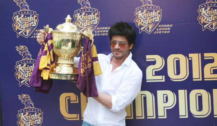 Shah Rukh showcases KKR's IPL trophy