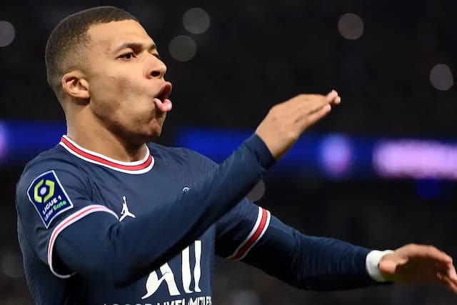 Kylian Mbappe Now Become a highest football Earner after signed a new contract at Paris Saint-Germain